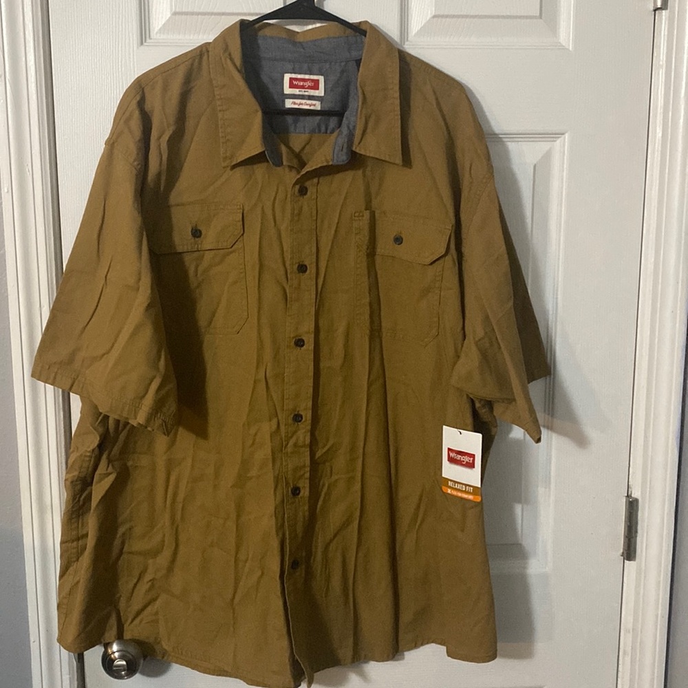NWT Men’s Wrangler tan button down